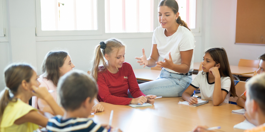 alunos em aula de inglês 