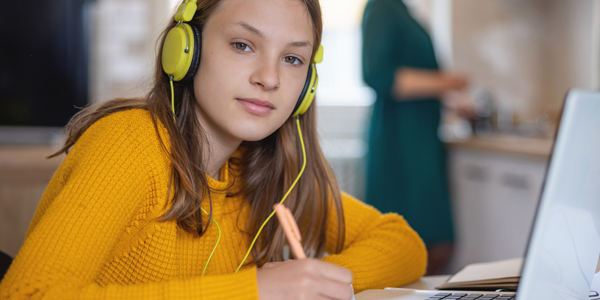 estudante do ensino médio estendido do Colégio Joã