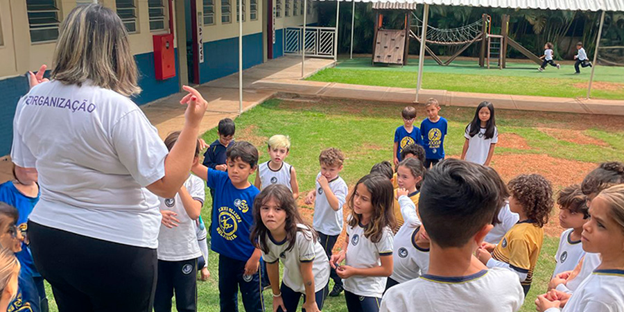 alunos em atividades 